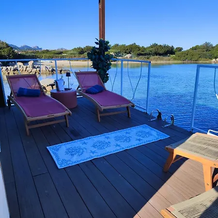 Houseboat Costa Smeralda 보트호텔 *