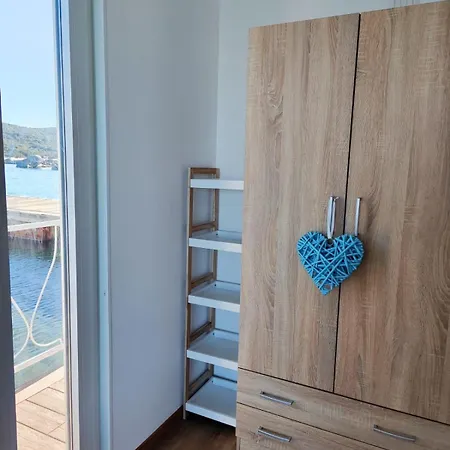 Botel Houseboat Costa Smeralda *